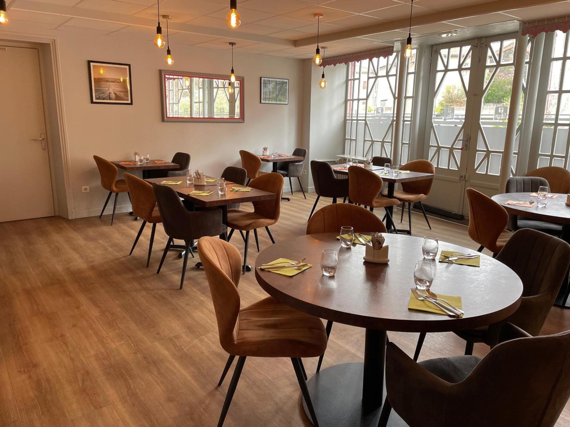 Logis Hotel Restaurant Des Voyageurs Saint-Paulien Dış mekan fotoğraf